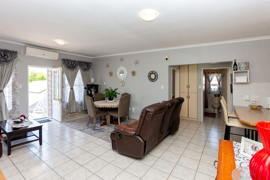 3 Bedroom Property for Sale in Bergzicht Western Cape